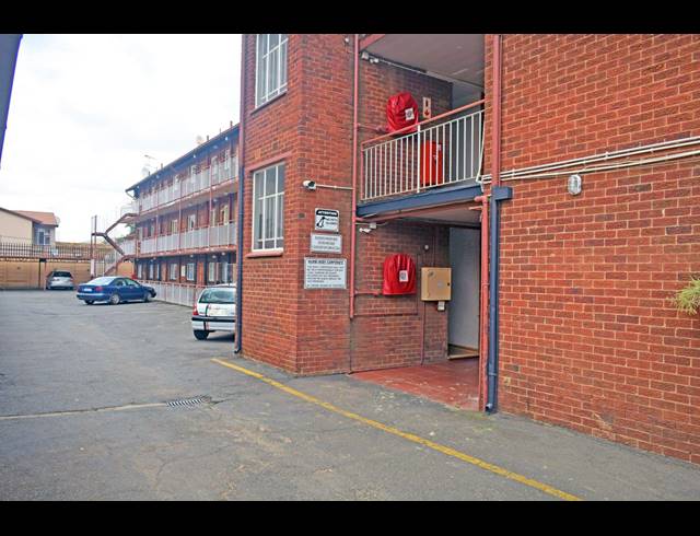 BEDROOM APARTMENT FOR SALE IN NEW REDRUTH
